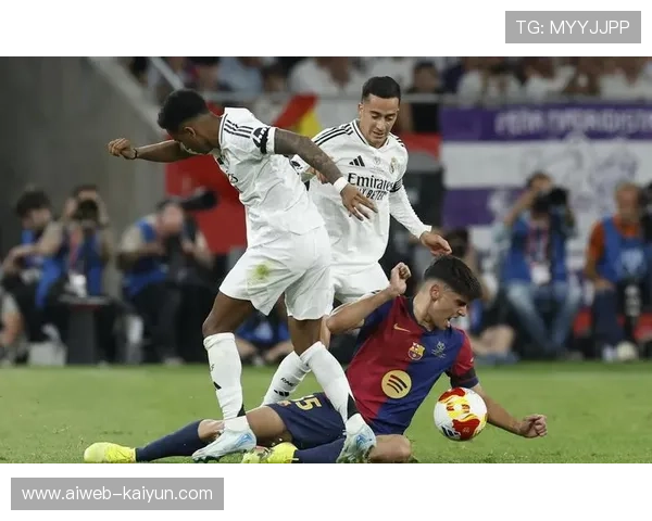 亚马尔点球得分并助攻 巴萨小将闪耀赛场展现潜力 亚马尔点球得分并助攻 巴萨小将闪耀赛场展现潜力