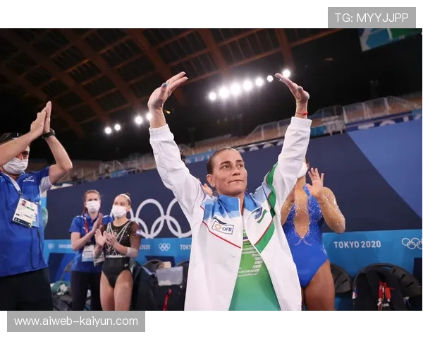 “花絮:德甲赛场致敬退役边裁,全场起立掌声致意” “花絮:德甲赛场致敬退役边裁,全场起立掌声致意”