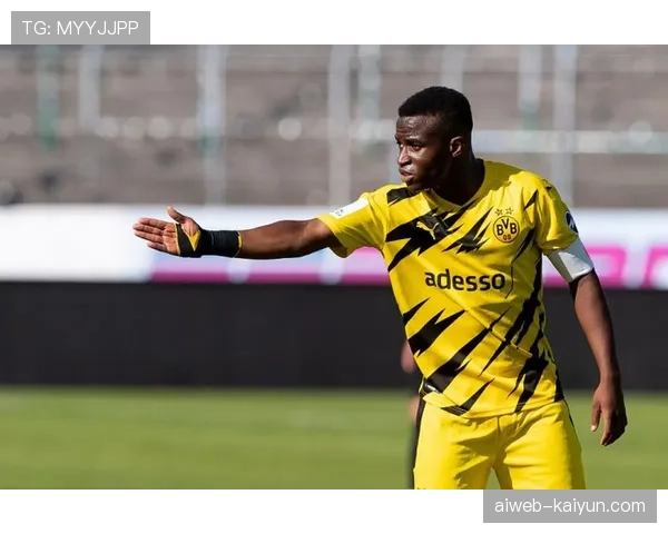 官方:多特蒙德与年轻中场穆科科完成续约,违约金条款达1.2亿欧元